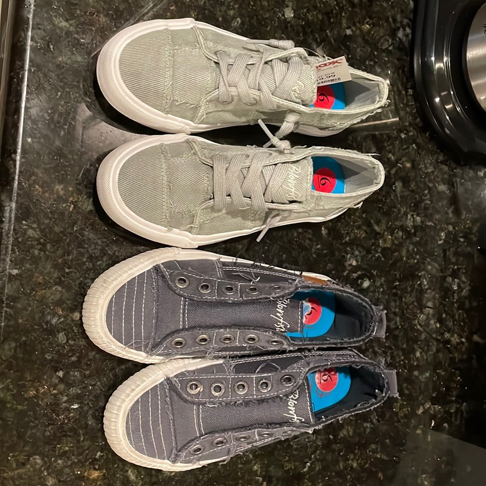 Set of 2 pairs woman’s size 6 slip on shoes